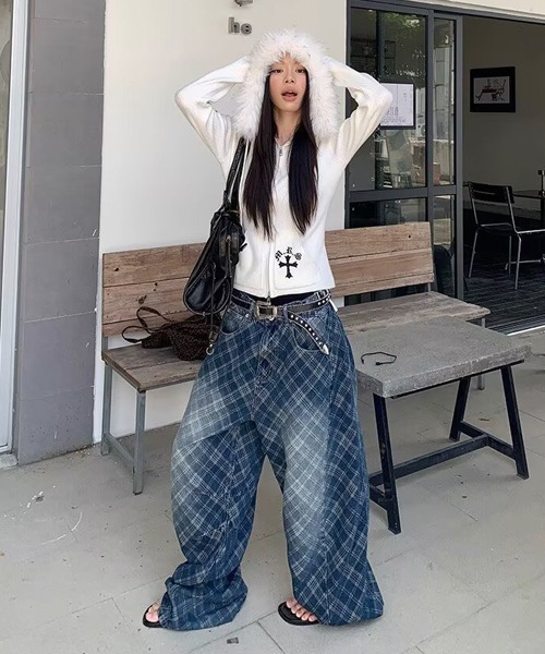 Ressaca(レサーカ)の「ユーズド加工チェック柄カーブデニムパンツ(デニムパンツ・レディース・ブルー・M/L/S)」の9枚目の写真