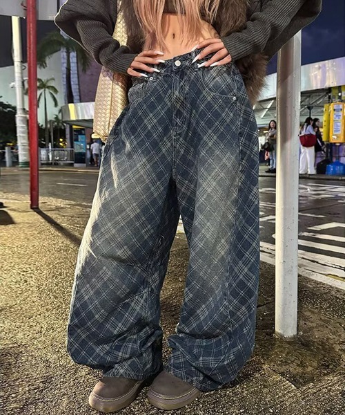 Ressaca(レサーカ)の「ユーズド加工チェック柄カーブデニムパンツ(デニムパンツ・レディース・ブルー・M/L/S)」の12枚目の写真