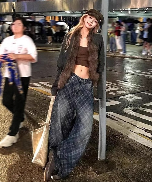Ressaca(レサーカ)の「ユーズド加工チェック柄カーブデニムパンツ(デニムパンツ・レディース・ブルー・M/L/S)」の14枚目の写真