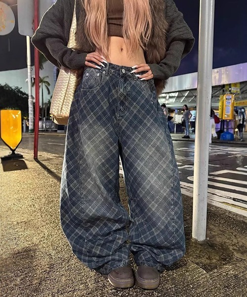 Ressaca(レサーカ)の「ユーズド加工チェック柄カーブデニムパンツ(デニムパンツ・レディース・ブルー・M/L/S)」の13枚目の写真