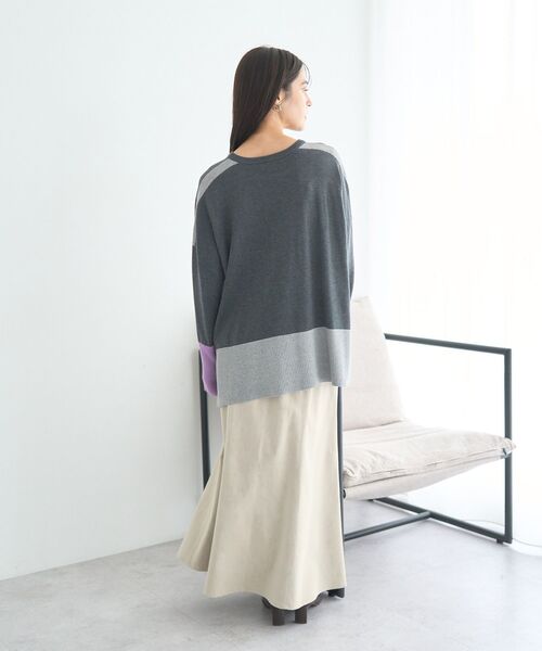 YECCA VECCA（イェッカヴェッカ）の「カラーブロッキングニット（ニット/セーター・レディース・チャコールグレー/ブラック/モカ・FREE）」の10枚目の写真