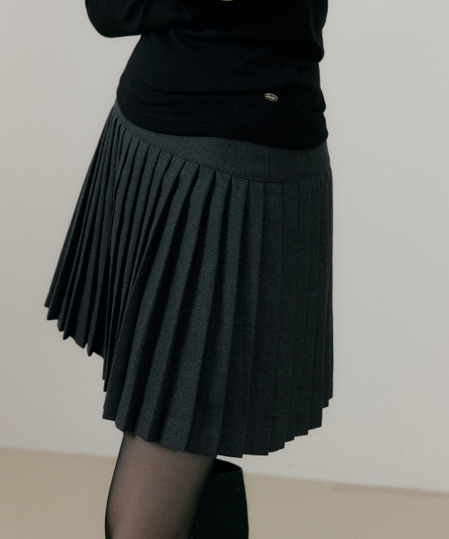 REORG(リオルグ)の「RIE RIPPLE PLEATS MINI SKIRT CHARCOAL(スカート・レディース・その他・SMALL/MEDIUM/LARGE)」の4枚目の写真