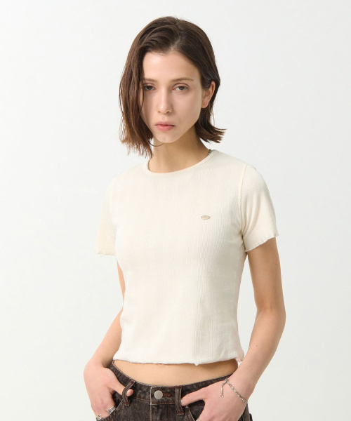 EUGGEN(ユジェン)の「スモールロゴパンチングショートスリーブTシャツ_アイボリー(Tシャツ/カットソー・レディース・その他・SMALL/MEDIUM)」の1枚目の写真