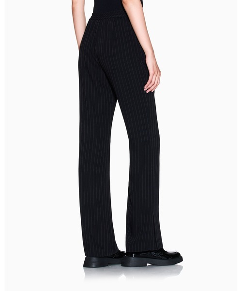 ARMANI EXCHANGE（アルマーニエクスチェンジ）の「【A|X アルマーニ エクスチェンジ】ピンストライプ スリットパンツ（スラックス・レディース・シルバー×ブラック・6/4/2）」の2枚目の写真
