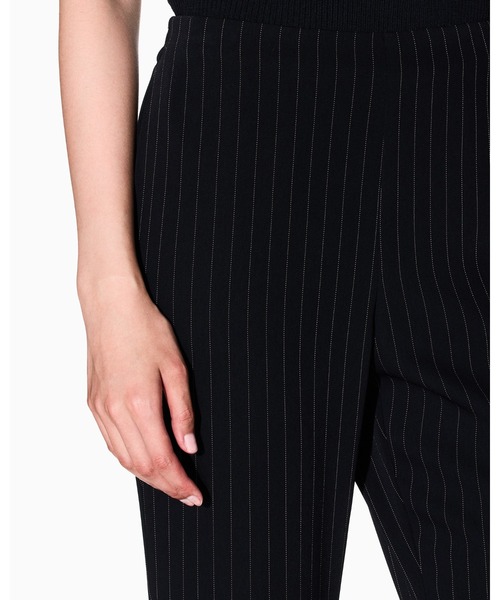 ARMANI EXCHANGE（アルマーニエクスチェンジ）の「【A|X アルマーニ エクスチェンジ】ピンストライプ スリットパンツ（スラックス・レディース・シルバー×ブラック・6/4/2）」の3枚目の写真