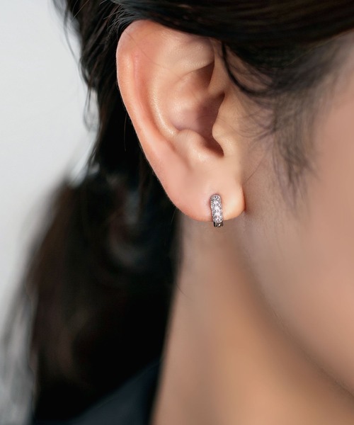 Cream dot.(クリームドット)の「繊細ビジューのキャッチレスミニフープピアス(ピアス(両耳用)・レディース・シルバー/ゴールド・#8/#6/#10)」の7枚目の写真