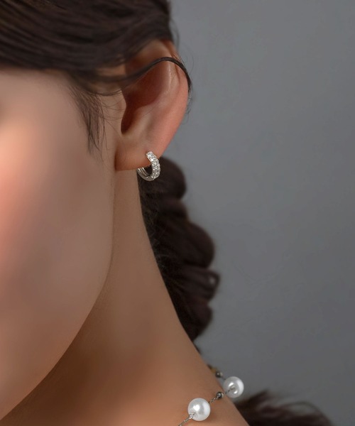 Cream dot.(クリームドット)の「繊細ビジューのキャッチレスミニフープピアス(ピアス(両耳用)・レディース・シルバー/ゴールド・#8/#6/#10)」の8枚目の写真