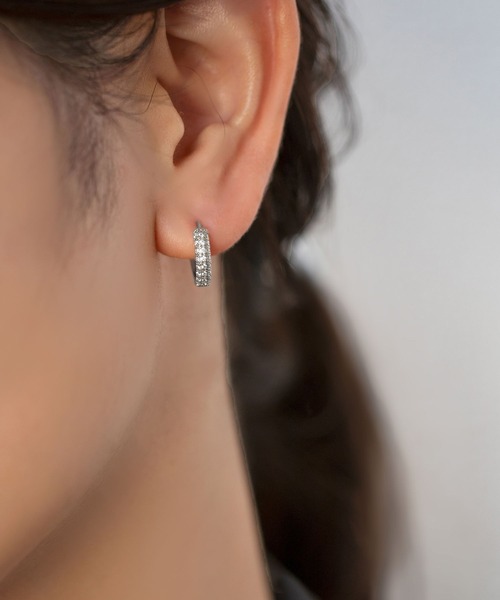 Cream dot.(クリームドット)の「繊細ビジューのキャッチレスミニフープピアス(ピアス(両耳用)・レディース・シルバー/ゴールド・#8/#6/#10)」の9枚目の写真