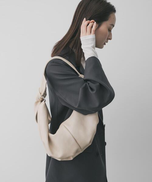 SENSE OF PLACE by URBAN RESEARCH(センスオブプレイスバイアーバンリサーチ)の「クロワッサンショルダーバッグ(ショルダーバッグ・レディース・ブラック/ベージュ/マスタード・ONE)」の3枚目の写真