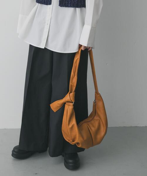 SENSE OF PLACE by URBAN RESEARCH(センスオブプレイスバイアーバンリサーチ)の「クロワッサンショルダーバッグ(ショルダーバッグ・レディース・ブラック/ベージュ/マスタード・ONE)」の18枚目の写真