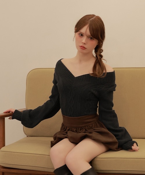 M DOLLY(エムドリー)の「cable lulea knit tops/ケーブルルレアニットトップス(ニット/セーター・レディース・ベージュ/ブラック/グレー・FREE)」の2枚目の写真