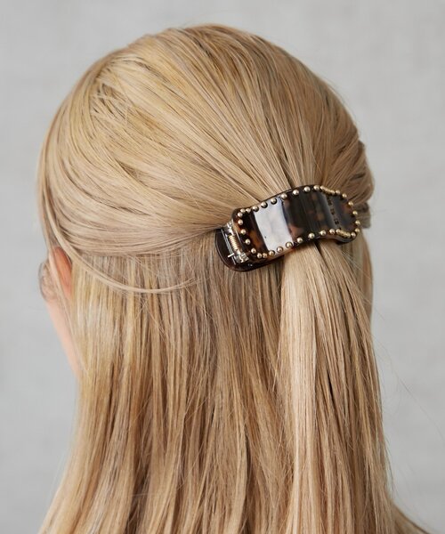 BIRTHDAY BAR(バースデイバー)の「スタッズ付き横バンス(バレッタ/ヘアクリップ・レディース・ブラウン/ベージュ/ブラック・0)」の2枚目の写真