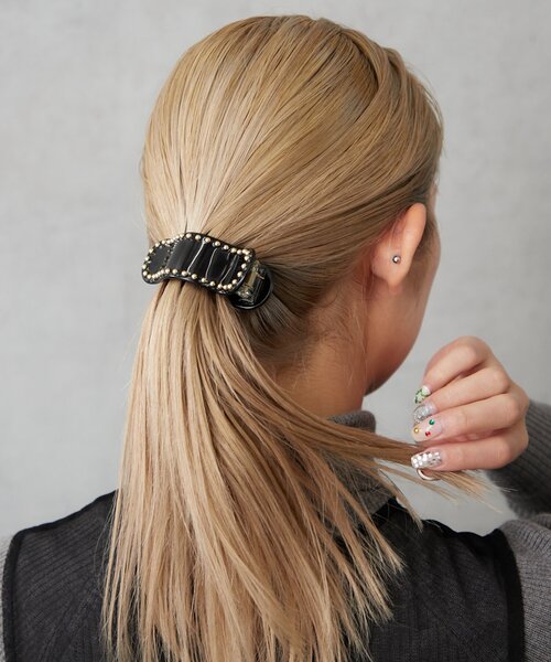 BIRTHDAY BAR(バースデイバー)の「スタッズ付き横バンス(バレッタ/ヘアクリップ・レディース・ブラウン/ベージュ/ブラック・0)」の7枚目の写真