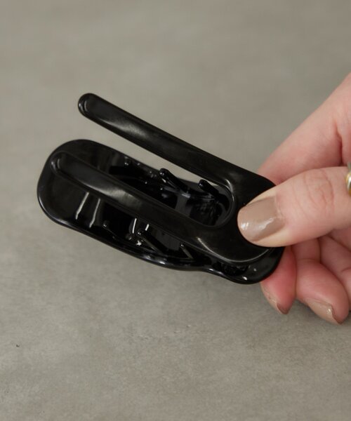 BIRTHDAY BAR(バースデイバー)の「スタッズ付き横バンス(バレッタ/ヘアクリップ・レディース・ブラウン/ベージュ/ブラック・0)」の13枚目の写真