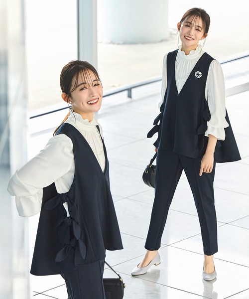 ストレッチ 洗える ｜ 【 3点set 】 ゆる洒落・サイドリボン ジレ ＆ スリム テーパードパンツ フリルブラウス 付き ｜ セレモニースーツ・ママスーツ・パンツスーツ