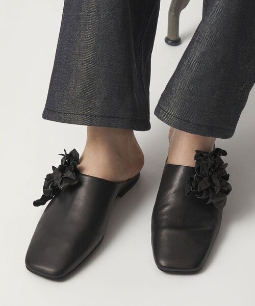 ODETTE E ODILE（オデットエオディール）の「コサージュミュール フラット10（スリッポン・レディース・オフホワイト/ブラック・22cm/22.5cm/23cm/23.5cm/24cm/24.5cm）」の17枚目の写真