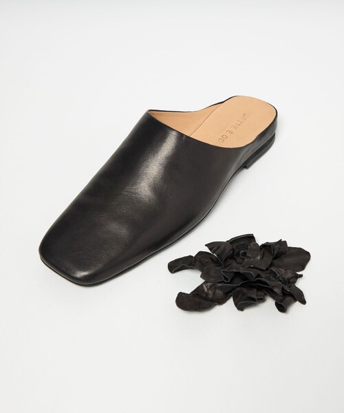 ODETTE E ODILE（オデットエオディール）の「コサージュミュール フラット10（スリッポン・レディース・オフホワイト/ブラック・22cm/22.5cm/23cm/23.5cm/24cm/24.5cm）」の6枚目の写真