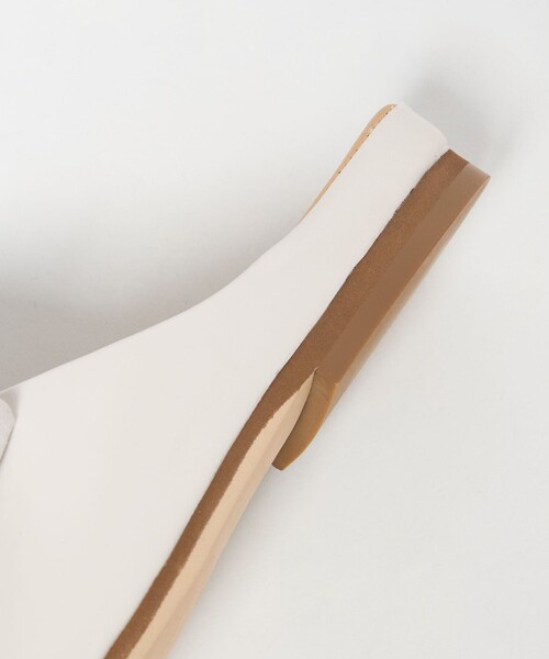 ODETTE E ODILE（オデットエオディール）の「コサージュミュール フラット10（スリッポン・レディース・オフホワイト/ブラック・22cm/22.5cm/23cm/23.5cm/24cm/24.5cm）」の3枚目の写真