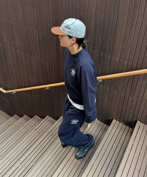 HELLO SUNRISE（ハローサンライズ）の「HS Logo Raglan Sweatshirt_Navy（スウェット・レディース・ネイビー・SMALL/MEDIUM/LARGE）」の4枚目の写真