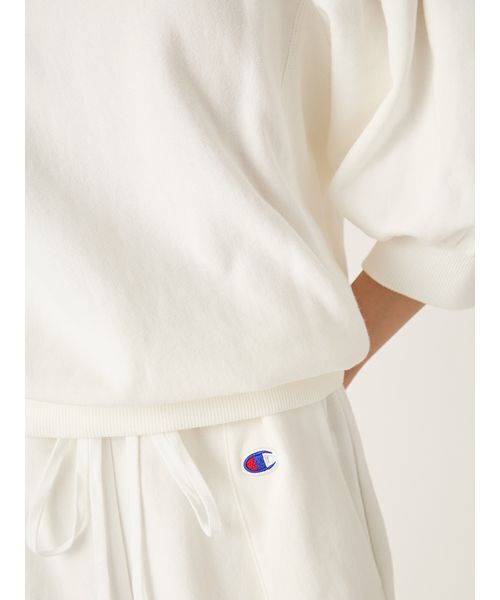 FRAY I.D（フレイアイディー）の「【FRAY I.D｜Champion】パフスリーブオフショルスウェット（スウェット・レディース・オフホワイト/ピンク/ネイビー・F）」の11枚目の写真