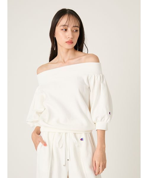 FRAY I.D（フレイアイディー）の「【FRAY I.D｜Champion】パフスリーブオフショルスウェット（スウェット・レディース・オフホワイト/ピンク/ネイビー・F）」の2枚目の写真