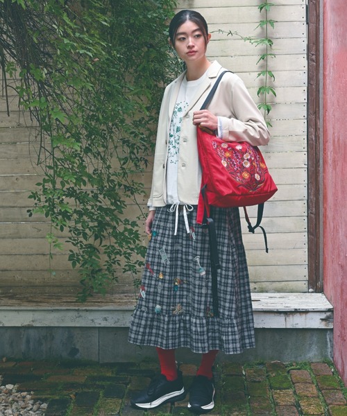 SUPER HAKKA（スーパーハッカ）の「SUPER　HAKKA×保坂優子　「このドレス」ジャカードソックス（ソックス/靴下・レディース・ベージュ/レッド/ブラック・FREE）」の5枚目の写真