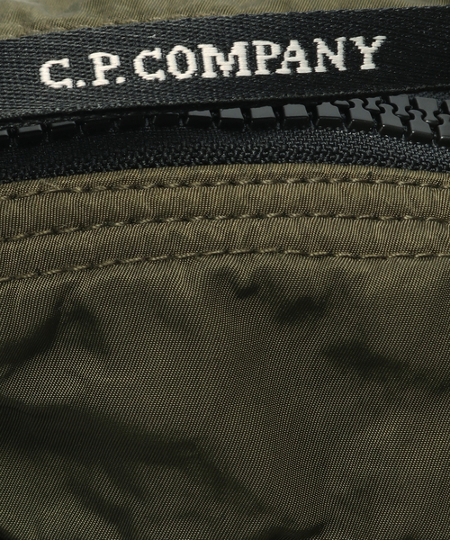 C.P. COMPANY（シーピーカンパニー）の「C.P.Company / シーピーカンパニー NYLON B TOTE BAG（トートバッグ・メンズ・カーキ/グレー/ネイビー/ブラック・FREE）」の6枚目の写真