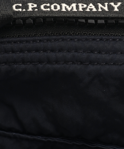 C.P. COMPANY（シーピーカンパニー）の「C.P.Company / シーピーカンパニー NYLON B TOTE BAG（トートバッグ・メンズ・カーキ/グレー/ネイビー/ブラック・FREE）」の5枚目の写真