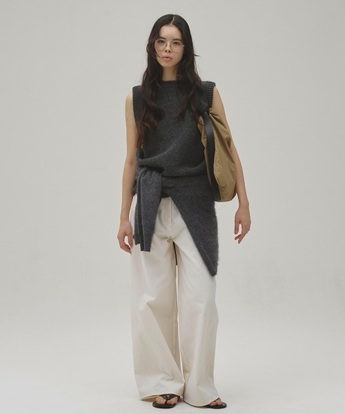 TODAYFUL(トゥデイフル)の「Leatherbelt Shoulder Bag(ショルダーバッグ・レディース・ベージュ/ブラック・FREE)」の8枚目の写真
