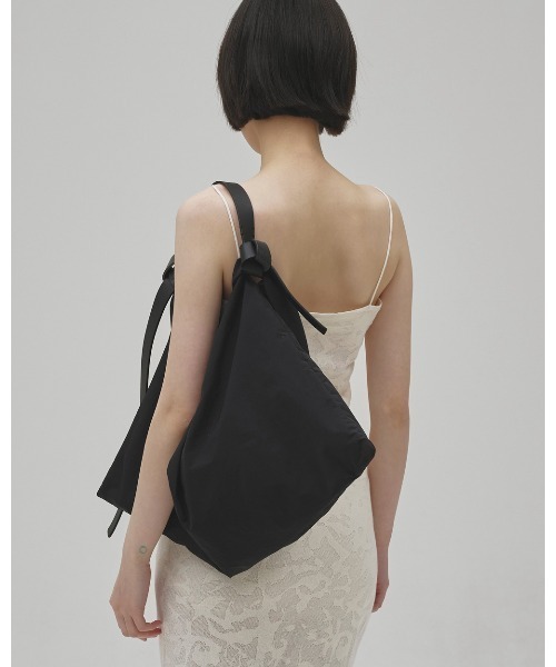 TODAYFUL(トゥデイフル)の「Leatherbelt Shoulder Bag(ショルダーバッグ・レディース・ベージュ/ブラック・FREE)」の11枚目の写真