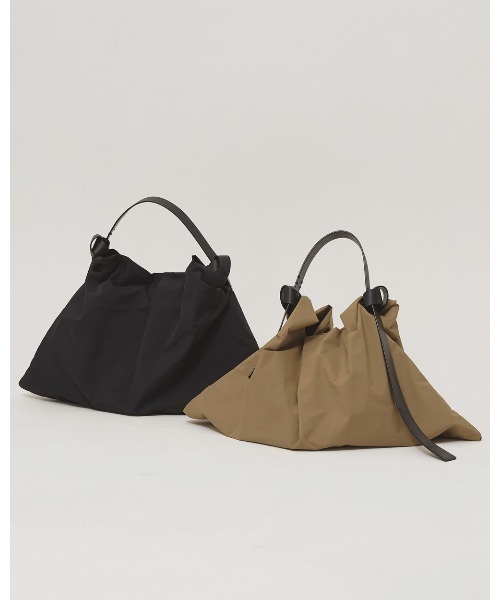 TODAYFUL(トゥデイフル)の「Leatherbelt Shoulder Bag(ショルダーバッグ・レディース・ベージュ/ブラック・FREE)」の6枚目の写真