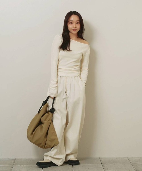TODAYFUL(トゥデイフル)の「Leatherbelt Shoulder Bag(ショルダーバッグ・レディース・ベージュ/ブラック・FREE)」の19枚目の写真