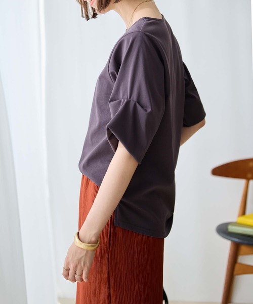 Viola e Viola(ヴィオラエヴィオラ)の「ちゃっかり細見え!デザイン袖トップス(Tシャツ/カットソー・レディース・グレイッシュブルー/ブラック/オリーブ/ホワイト/チャコール・LL/L/M)」の15枚目の写真