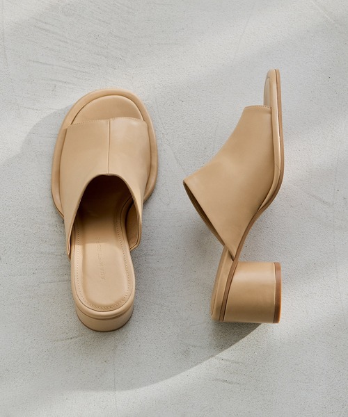 ADAM ET ROPE'（アダムエロペ）の「カバーヒールサンダル（サンダル・レディース・ベージュ/ブラック・23/23.5/24/24.5）」の3枚目の写真