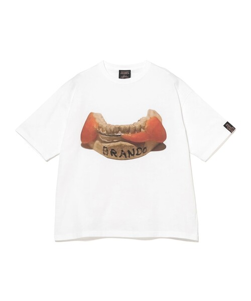 BEAMS T（ビームスティー）の「HOAX PRODUCTS / BRANDO Tee（Tシャツ/カットソー・メンズ・ホワイト・XL/L/M）」の2枚目の写真