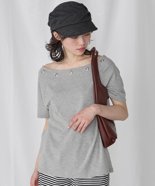 Unblend（アンブレンド）の「【Unblend】2Way ボートネック/ワンショルダー ハトメラグランスリーブ半袖Tシャツ〈セットアップ対応〉（Tシャツ/カットソー・レディース・杢グレー/オフホワイト/ホワイト系/ブラック・FREE）」の4枚目の写真