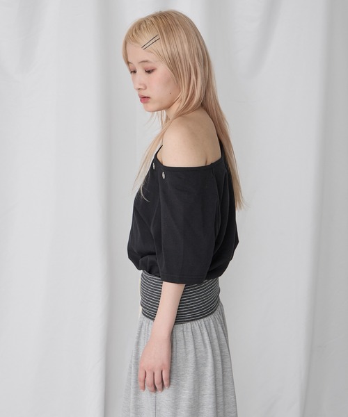 Unblend（アンブレンド）の「【Unblend】2Way ボートネック/ワンショルダー ハトメラグランスリーブ半袖Tシャツ〈セットアップ対応〉（Tシャツ/カットソー・レディース・杢グレー/オフホワイト/ホワイト系/ブラック・FREE）」の19枚目の写真
