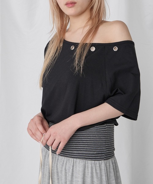 Unblend（アンブレンド）の「【Unblend】2Way ボートネック/ワンショルダー ハトメラグランスリーブ半袖Tシャツ〈セットアップ対応〉（Tシャツ/カットソー・レディース・杢グレー/オフホワイト/ホワイト系/ブラック・FREE）」の21枚目の写真