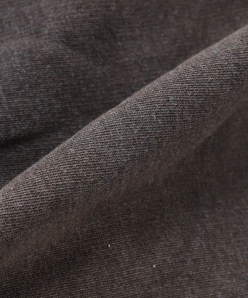 JOURNAL STANDARD（ジャーナルスタンダード）の「MOOJI MOOJI / ム―ジ ム―ジ CLASSIC CREWNECK AGED / クルーネックスウェット（スウェット・メンズ・スミクロ/ボルドー・LARGE/MEDIUM）」の6枚目の写真