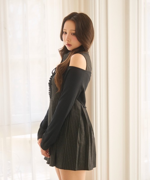 TITTY&CO.（ティティーアンドコー）の「ノースリーブラメストライプシャツワンピース（ワンピース・レディース・ブラック/グレー・MEDIUM/SMALL）」の4枚目の写真