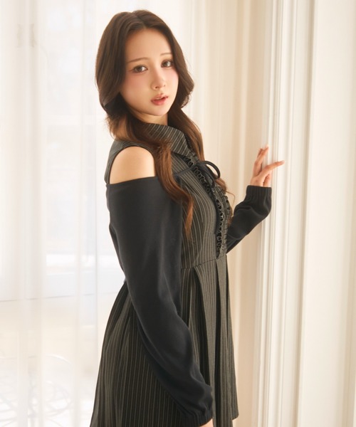 TITTY&CO.（ティティーアンドコー）の「ノースリーブラメストライプシャツワンピース（ワンピース・レディース・ブラック/グレー・MEDIUM/SMALL）」の16枚目の写真