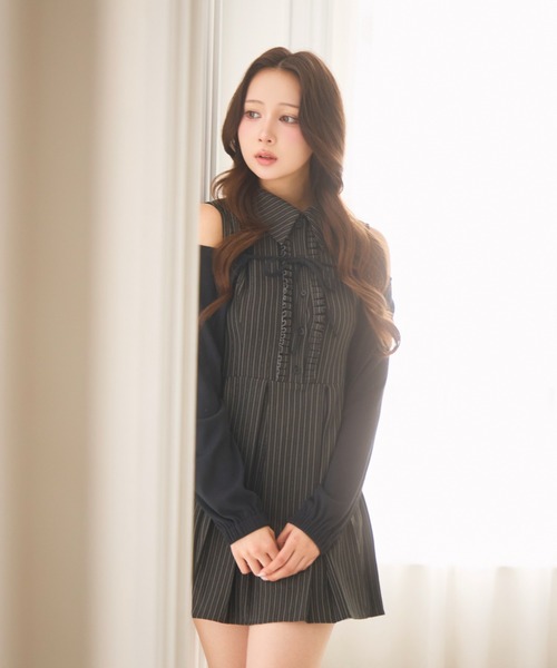 TITTY&CO.（ティティーアンドコー）の「ノースリーブラメストライプシャツワンピース（ワンピース・レディース・ブラック/グレー・MEDIUM/SMALL）」の7枚目の写真