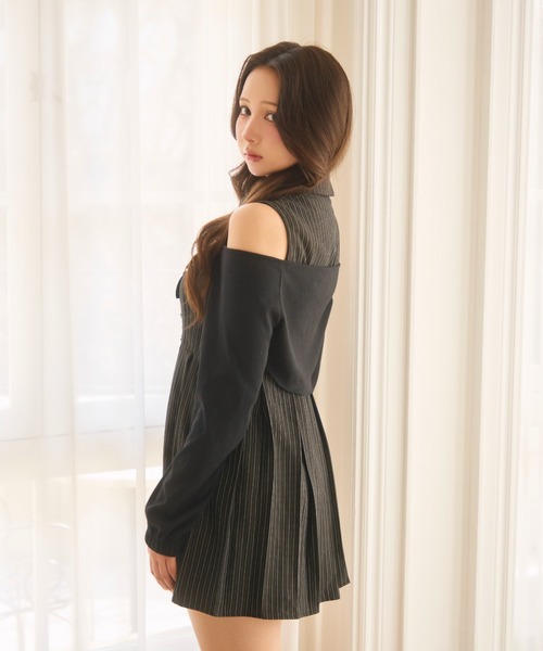 TITTY&CO.（ティティーアンドコー）の「ノースリーブラメストライプシャツワンピース（ワンピース・レディース・ブラック/グレー・MEDIUM/SMALL）」の9枚目の写真