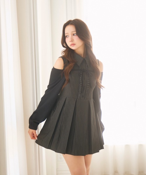 TITTY&CO.（ティティーアンドコー）の「ノースリーブラメストライプシャツワンピース（ワンピース・レディース・ブラック/グレー・MEDIUM/SMALL）」の5枚目の写真