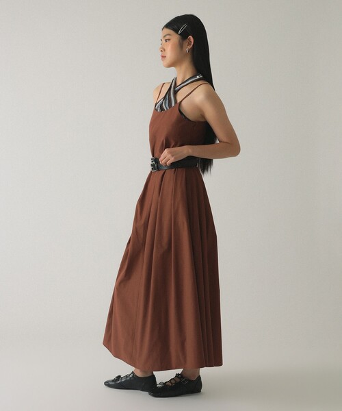 Ray BEAMS（レイビームス）の「タック フレアー キャミソール ワンピース（ワンピース・レディース・ブラック/ブラウン・0/1）」の5枚目の写真