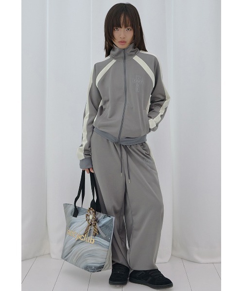 FANCY CLUB(ファンシークラブ)の「A'GEM/9 × .kom 『FANCY CLUB/ファンシークラブ』 FROSS GLOSSY TRACK PANTS/フロスグロッシートラックパンツ(その他パンツ・レディース・アイボリー/カーキ/ライトブルー・FREE)」の7枚目の写真