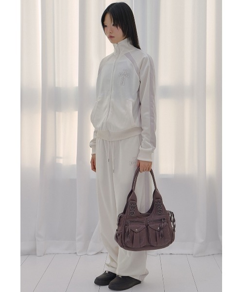 FANCY CLUB(ファンシークラブ)の「A'GEM/9 × .kom 『FANCY CLUB/ファンシークラブ』 FROSS GLOSSY TRACK PANTS/フロスグロッシートラックパンツ(その他パンツ・レディース・アイボリー/カーキ/ライトブルー・FREE)」の14枚目の写真