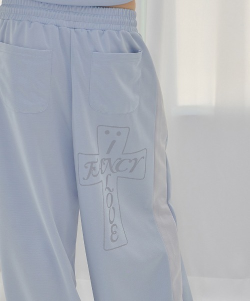FANCY CLUB(ファンシークラブ)の「A'GEM/9 × .kom 『FANCY CLUB/ファンシークラブ』 FROSS GLOSSY TRACK PANTS/フロスグロッシートラックパンツ(その他パンツ・レディース・アイボリー/カーキ/ライトブルー・FREE)」の18枚目の写真