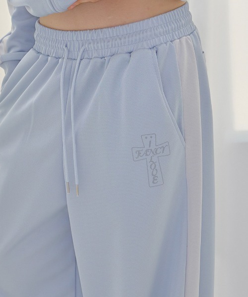 FANCY CLUB(ファンシークラブ)の「A'GEM/9 × .kom 『FANCY CLUB/ファンシークラブ』 FROSS GLOSSY TRACK PANTS/フロスグロッシートラックパンツ(その他パンツ・レディース・アイボリー/カーキ/ライトブルー・FREE)」の17枚目の写真