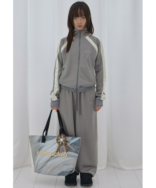 FANCY CLUB(ファンシークラブ)の「A'GEM/9 × .kom 『FANCY CLUB/ファンシークラブ』 FROSS GLOSSY TRACK PANTS/フロスグロッシートラックパンツ(その他パンツ・レディース・アイボリー/カーキ/ライトブルー・FREE)」の6枚目の写真